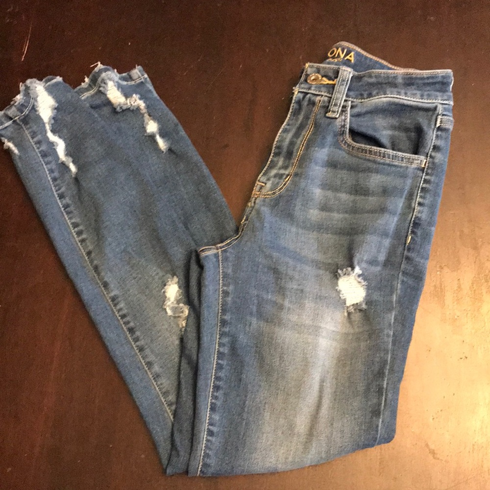 Arizona Co distressed Jeans